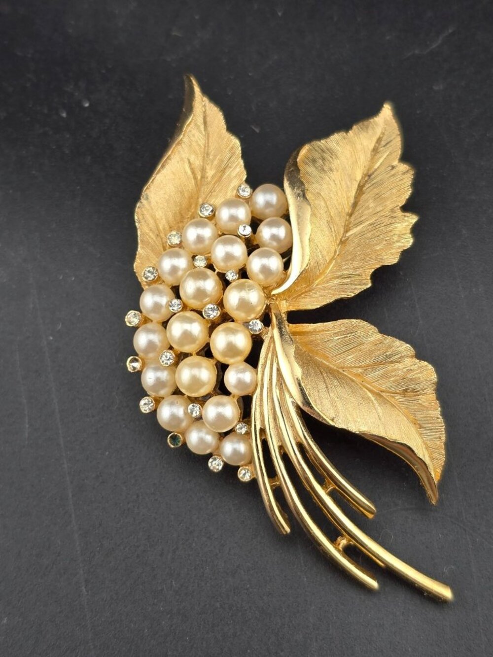 Crown Trifari Grape Leaf Brooch Gold Tone With Faux Pearls Rhinestones READ - Picture 9 of 10